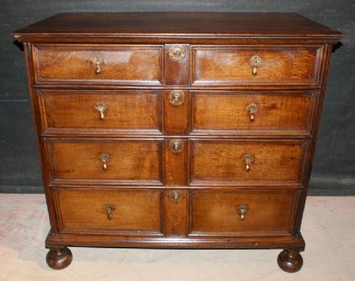 Oak Chest of Drawers