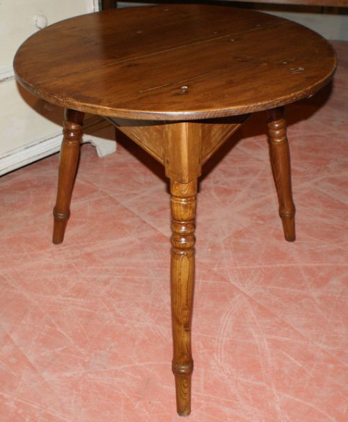Pine Cricket Table