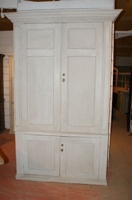 Small Housekeepers / Linen Cupboard