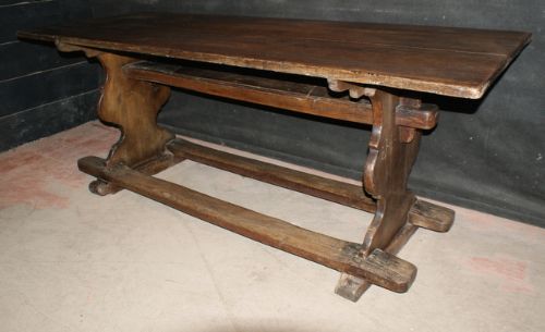 Continental Tavern Table