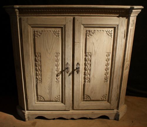 Bleached Linen Cupboard