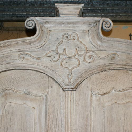 Bleached Oak Linen Press