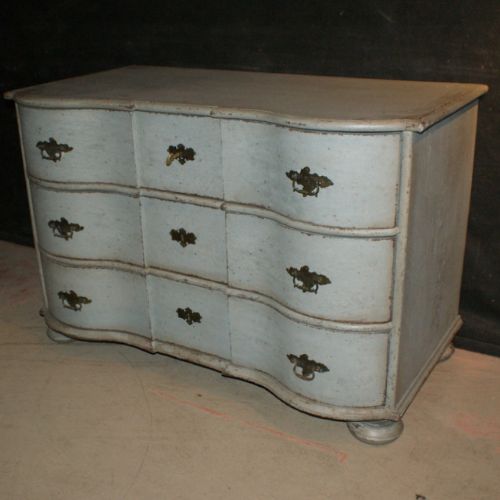 Serpentine Front Commode