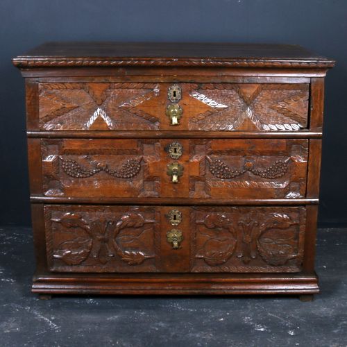 Wonderful Oak Chest of Drawers