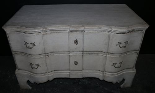 Pair of Serpentine Commodes