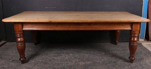 Manor House Kitchen Table