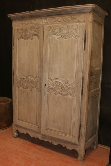 Bleached French Armorie