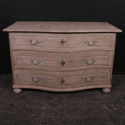 Serpentine Front Commode