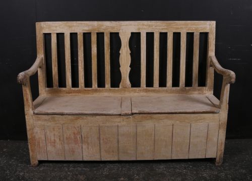 Welsh Box Settle