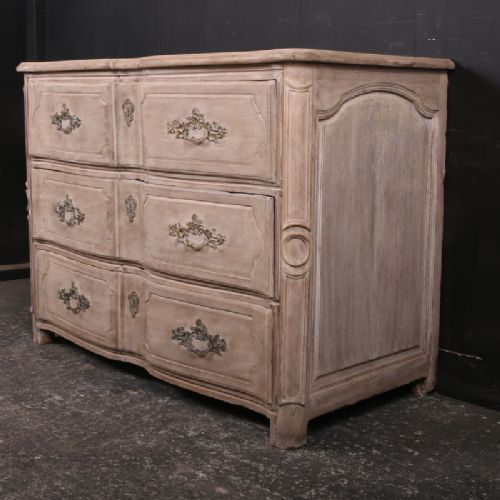 Serpentine Front Commode