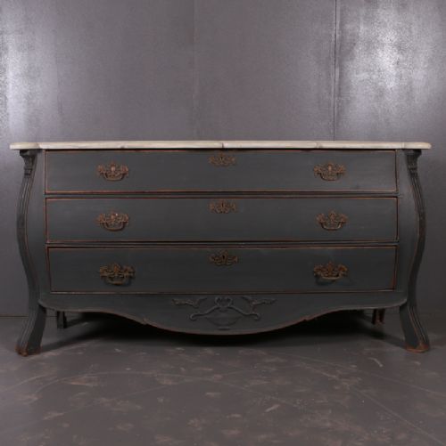 Dutch Bombe Commode