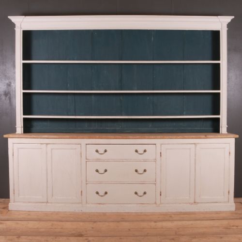 Scottish Country Dresser