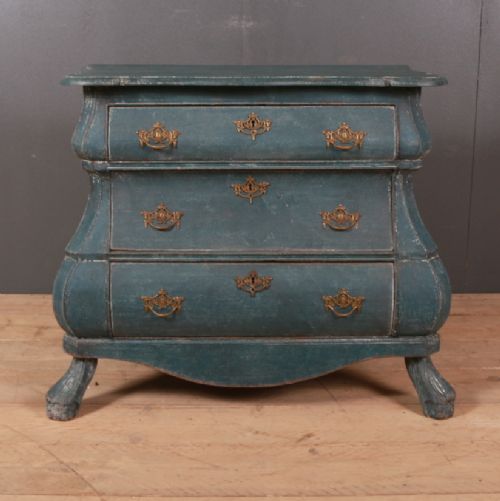Dutch Bombe Commode