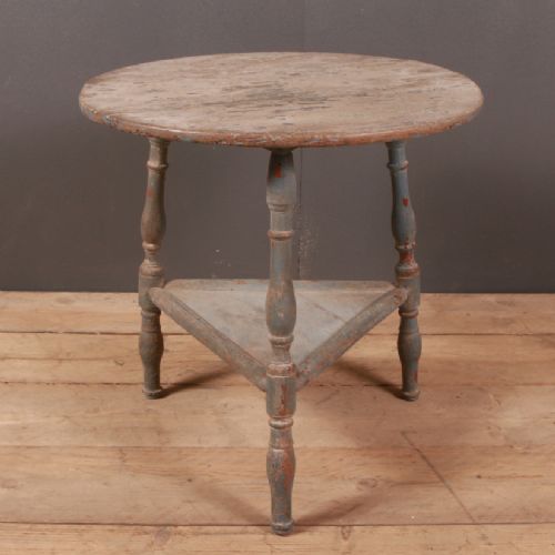 Primitive Cricket Table
