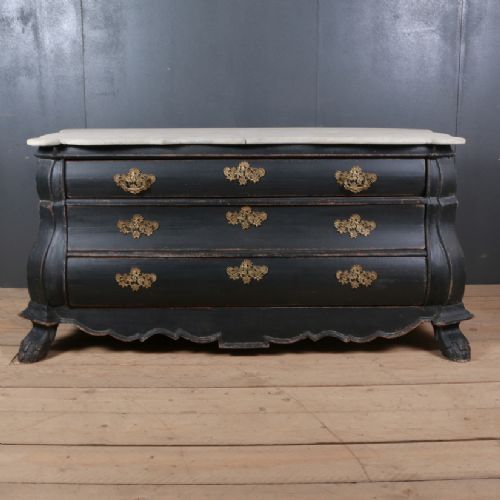 Dutch Bombe Commode
