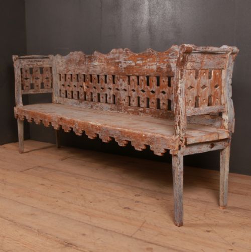 Tryleon Bench