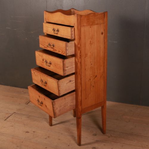 Georgian Chest of Drawers