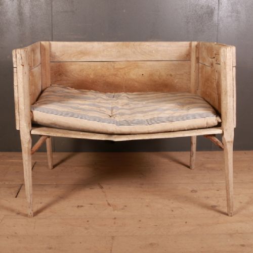 Country House Dog Bed