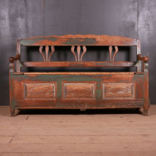Swedish Box Settle