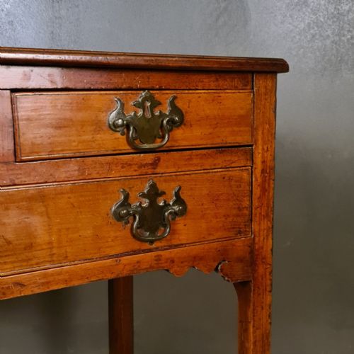 SMALL ENGLISH LAMP TABLE - ADDITIONAL PHOTO 2