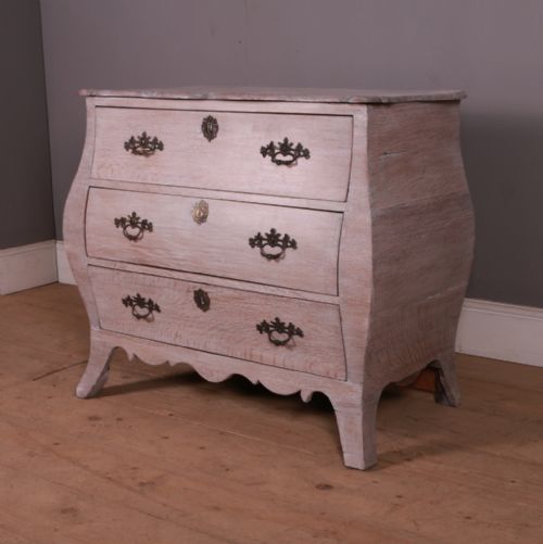 DUTCH OAK BOMBE SHAPE COMMODE - ADDITIONAL PHOTO 2