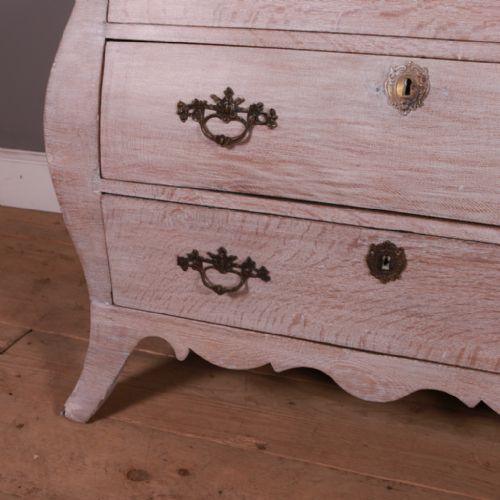 DUTCH OAK BOMBE SHAPE COMMODE - ADDITIONAL PHOTO 3