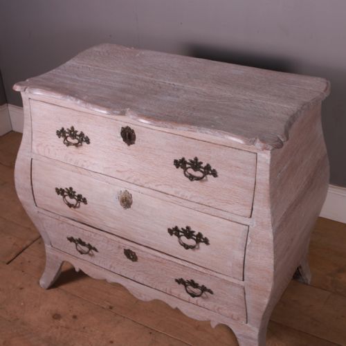DUTCH OAK BOMBE SHAPE COMMODE - ADDITIONAL PHOTO 4