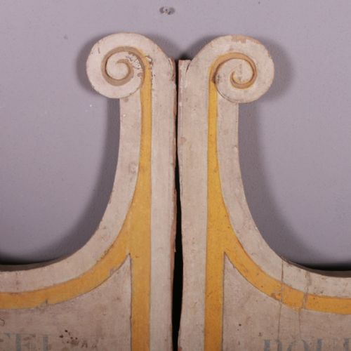 PAIR OF PAINTED FRENCH BRACKETS - ADDITIONAL PHOTO 3