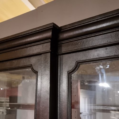 ENGLISH BREAKFRONT LIBRARY BOOKCASE - ADDITIONAL PHOTO 3
