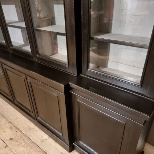 ENGLISH BREAKFRONT LIBRARY BOOKCASE - ADDITIONAL PHOTO 4