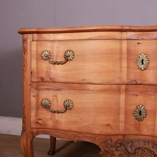 18TH CENTURY FRENCH SERPENTINE COMMODE - ADDITIONAL PHOTO 4