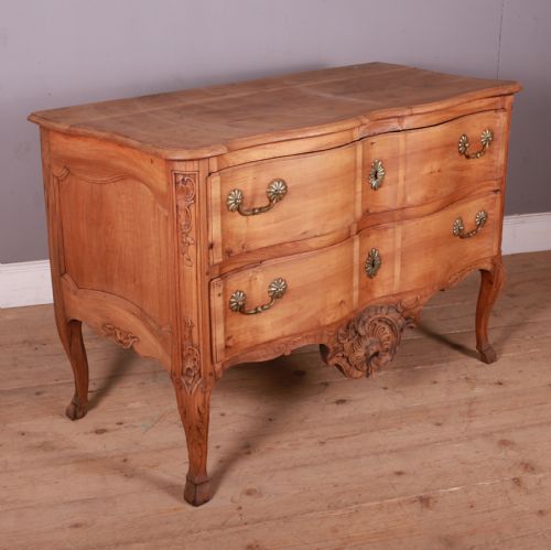 18TH CENTURY FRENCH SERPENTINE COMMODE - ADDITIONAL PHOTO 6