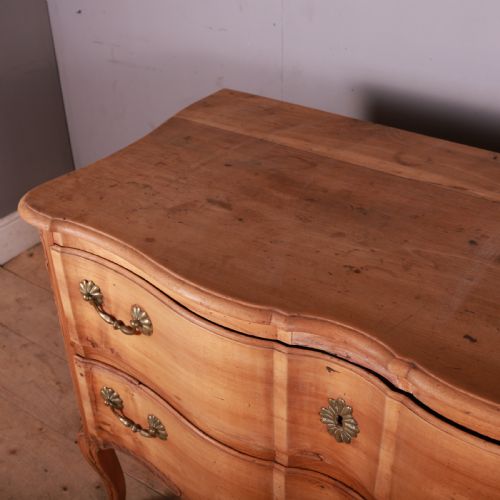 18TH CENTURY FRENCH SERPENTINE COMMODE - ADDITIONAL PHOTO 7