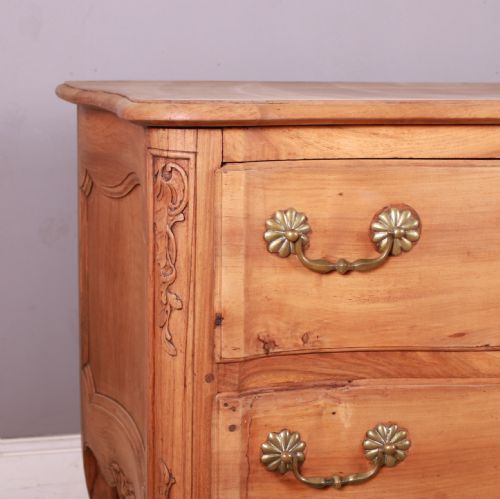 18TH CENTURY FRENCH SERPENTINE COMMODE - ADDITIONAL PHOTO 8