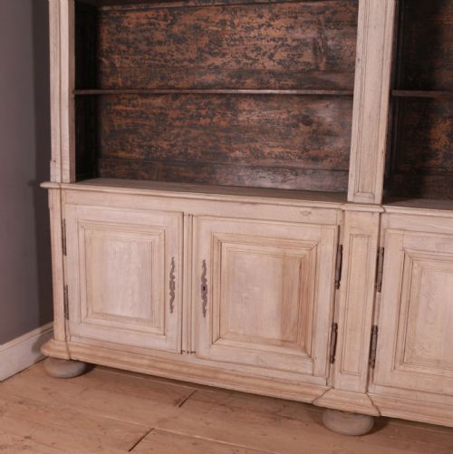 18TH CENTURY FRENCH BLEACHED OAK BOOKCASE - ADDITIONAL PHOTO 3