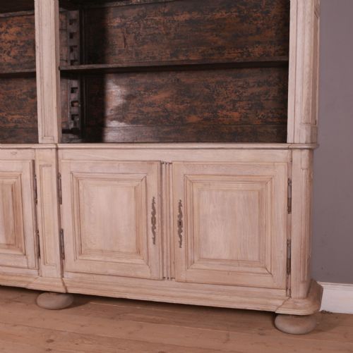 18TH CENTURY FRENCH BLEACHED OAK BOOKCASE - ADDITIONAL PHOTO 4