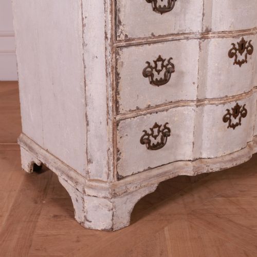18TH CENTURY DUTCH SERPENTINE COMMODE - ADDITIONAL PHOTO 2
