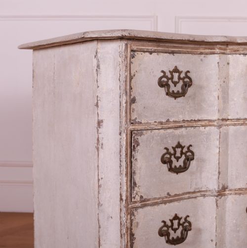 18TH CENTURY DUTCH SERPENTINE COMMODE - ADDITIONAL PHOTO 3