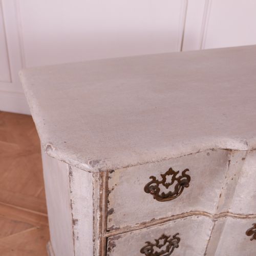 18TH CENTURY DUTCH SERPENTINE COMMODE - ADDITIONAL PHOTO 7