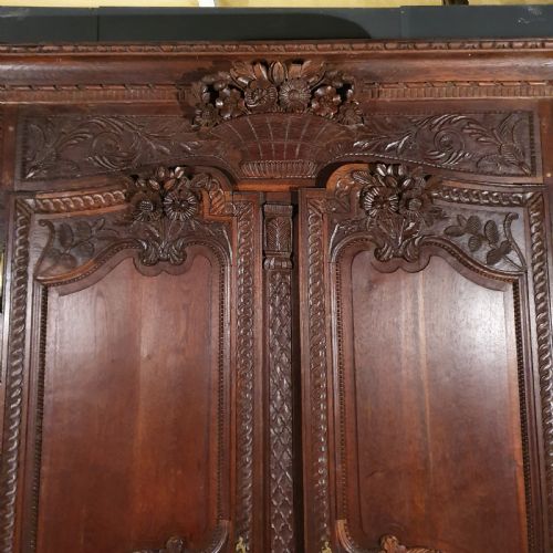 FRENCH OAK ARMOIRE - ADDITIONAL PHOTO 2