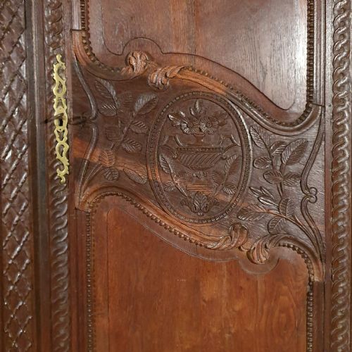 FRENCH OAK ARMOIRE - ADDITIONAL PHOTO 4