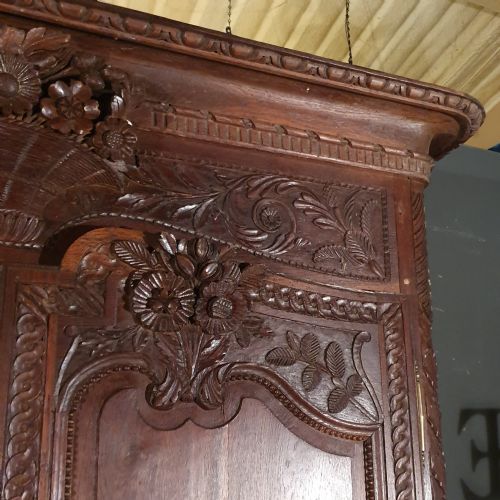 FRENCH OAK ARMOIRE - ADDITIONAL PHOTO 5