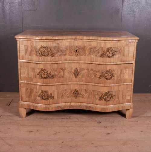 18th Century French Serpentine Commode