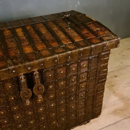 ANGLOINDIAN IRON BOUND COFFER - ADDITIONAL PHOTO 2