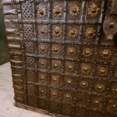 ANGLOINDIAN IRON BOUND COFFER - ADDITIONAL PHOTO 4
