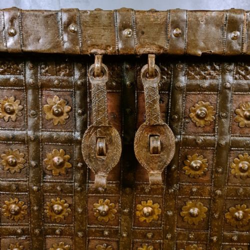 ANGLOINDIAN IRON BOUND COFFER - ADDITIONAL PHOTO 5