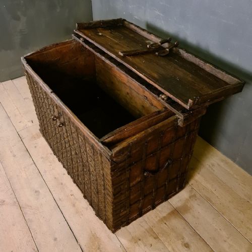 ANGLOINDIAN IRON BOUND COFFER - ADDITIONAL PHOTO 10