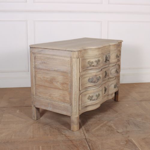 18TH CENTURY BLEACHED OAK COMMODE - ADDITIONAL PHOTO 3