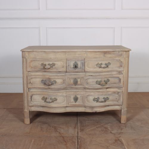 18TH CENTURY BLEACHED OAK COMMODE - ADDITIONAL PHOTO 4