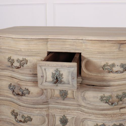 18TH CENTURY BLEACHED OAK COMMODE - ADDITIONAL PHOTO 9